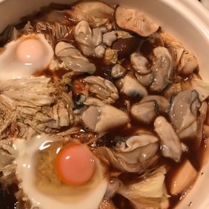 ぷりぷり牡蠣鍋☆濃厚赤味噌仕立て♪卵と豆腐入り